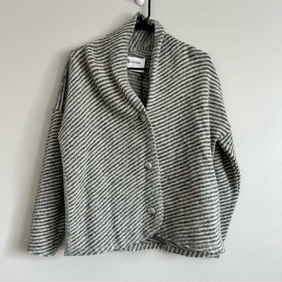 Geysir Women’s Gray White 100% Icelandic Wool Cardigan Sweater Size Small - Picture 1 of 9